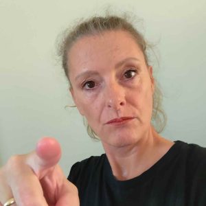 waarom wijs jij met je vingertje in je relatie?