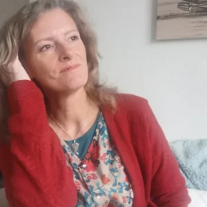 hij hoeft het niet te doen